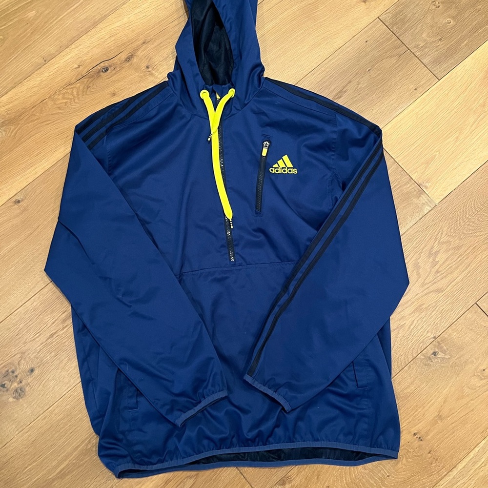 Men’s Adidas zip up jacket with hood size XL